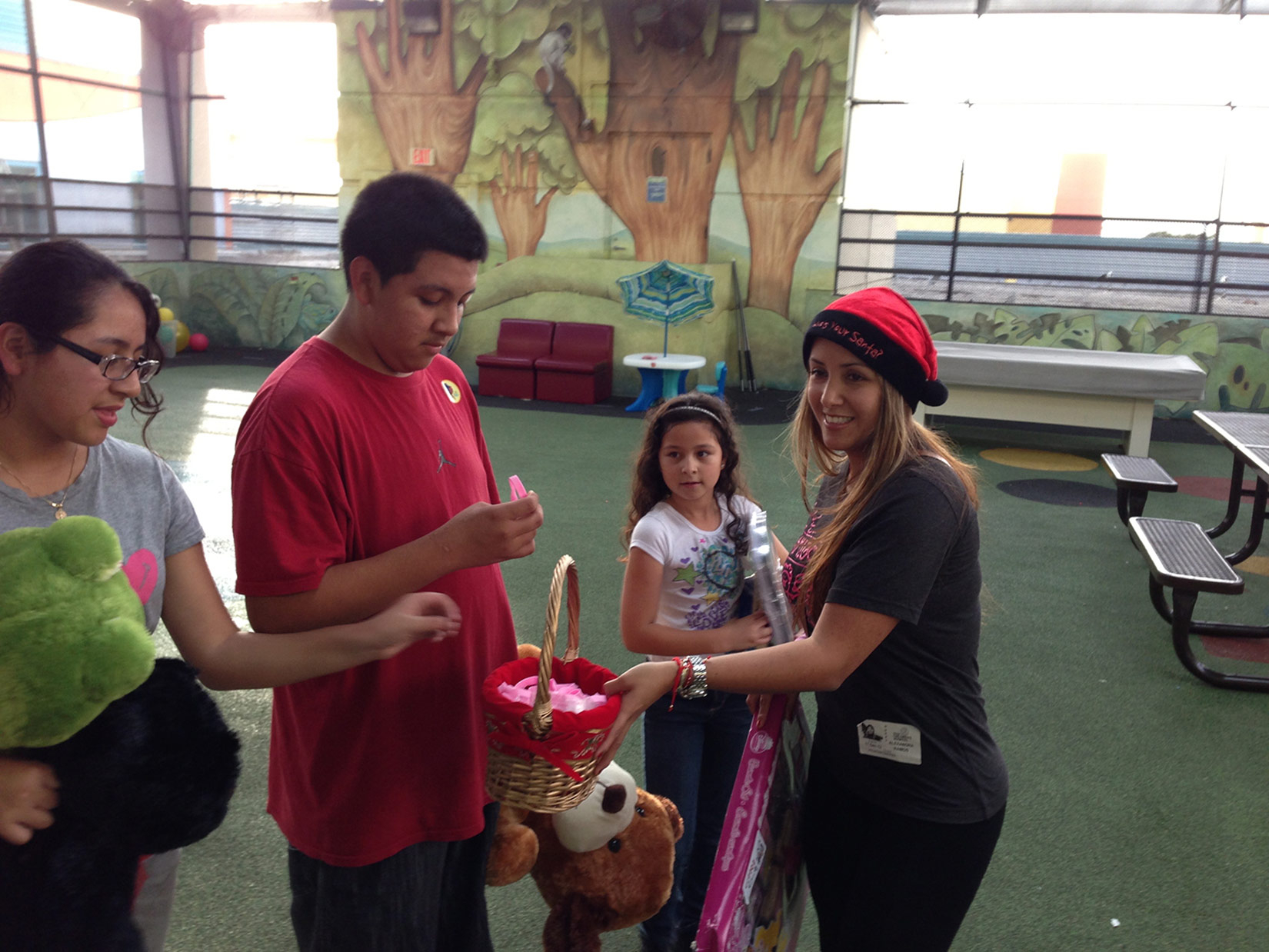 Christmas on Miami Children’s Hospital 2012 Gallery | Alexandra Ramos Therapy Animals