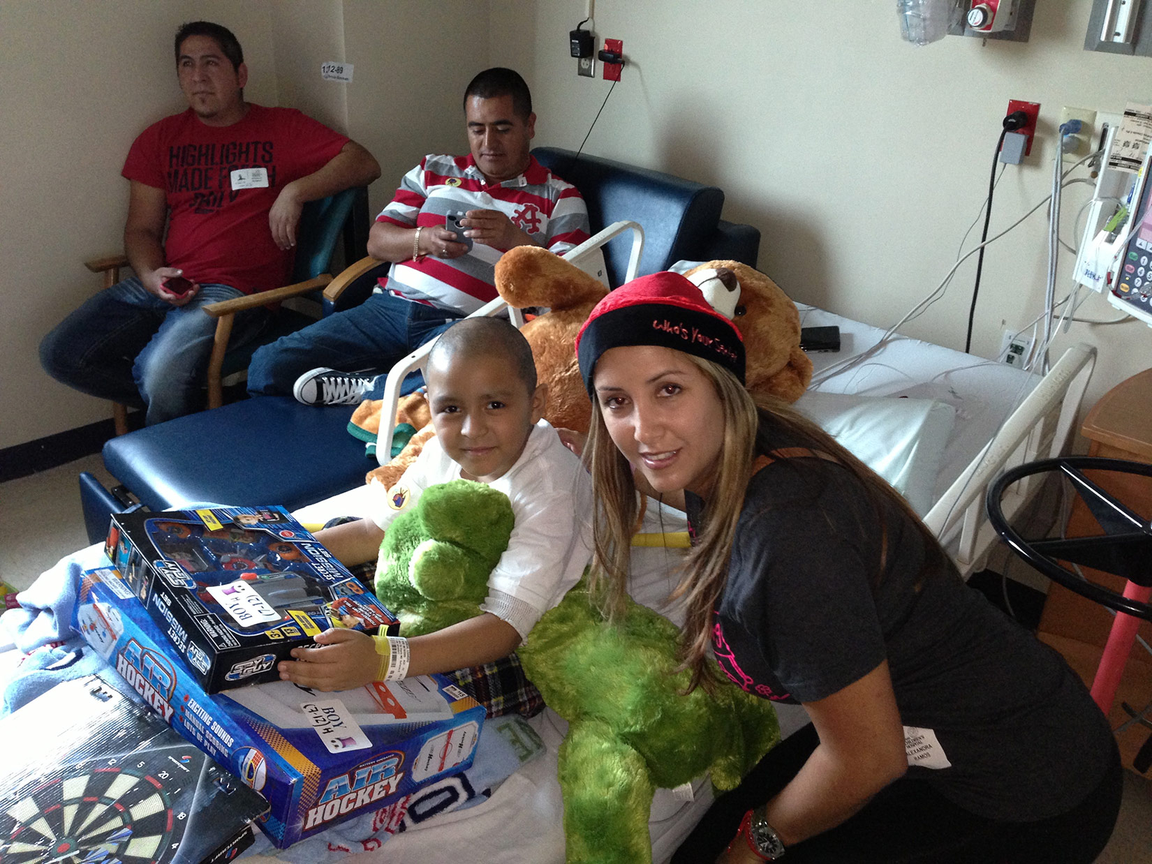 Christmas on Miami Children’s Hospital 2012 Gallery | Alexandra Ramos Therapy Animals