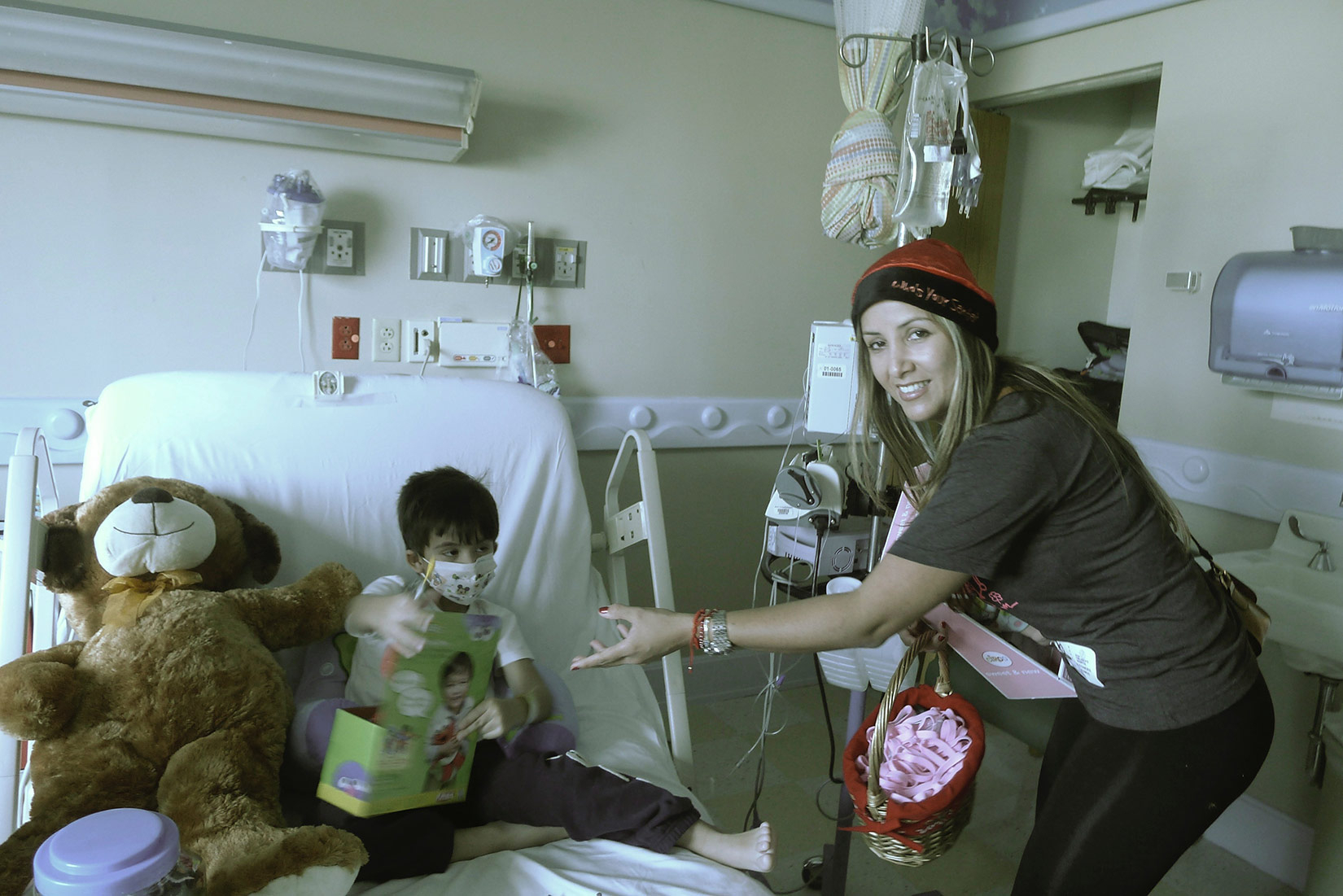 Christmas on Miami Children’s Hospital 2012 Gallery | Alexandra Ramos Therapy Animals