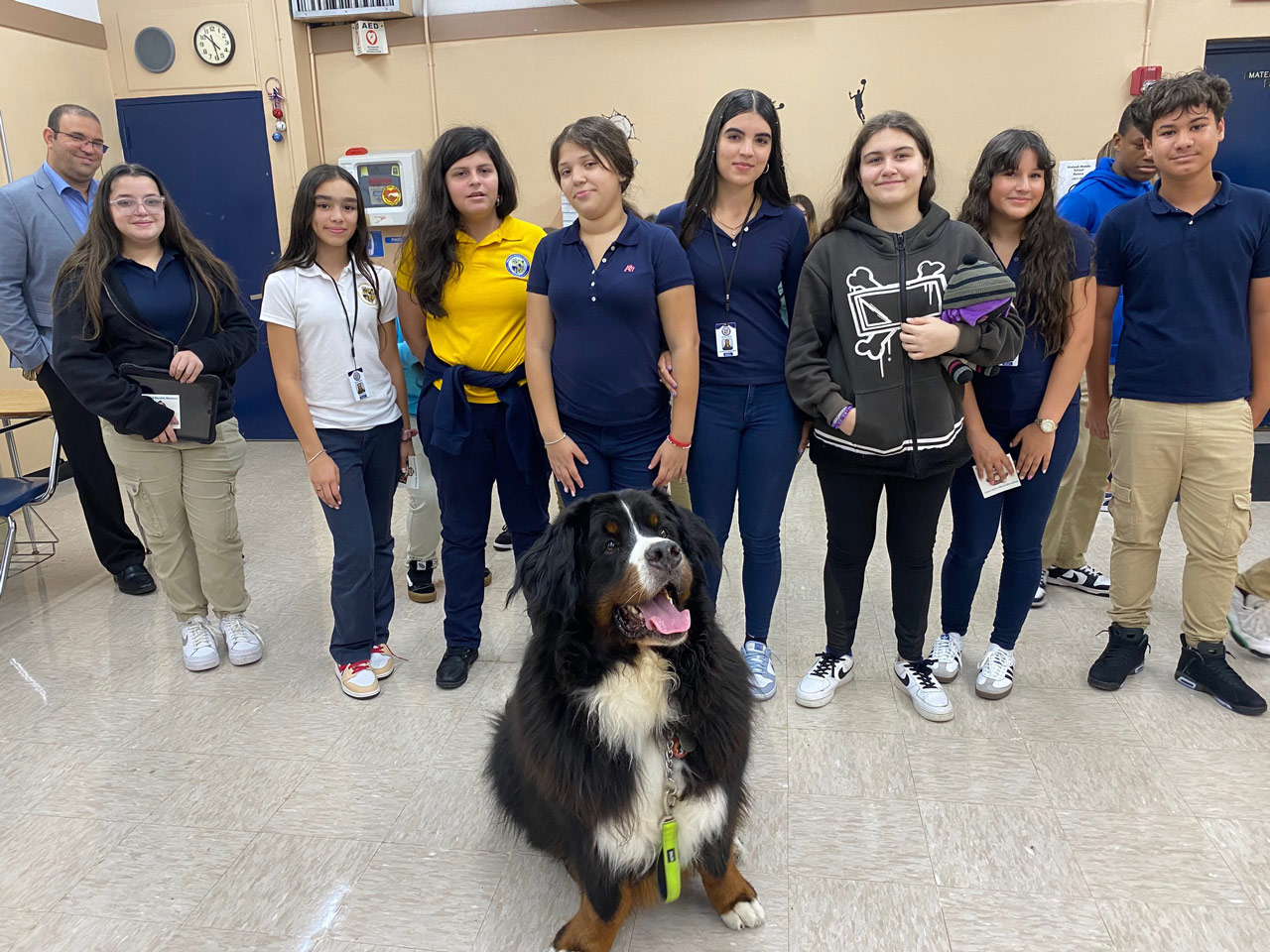 Apollo visits at Hialeah School with Meraki - Sep 23, 2024 | Alexandra Ramos Therapy Animals