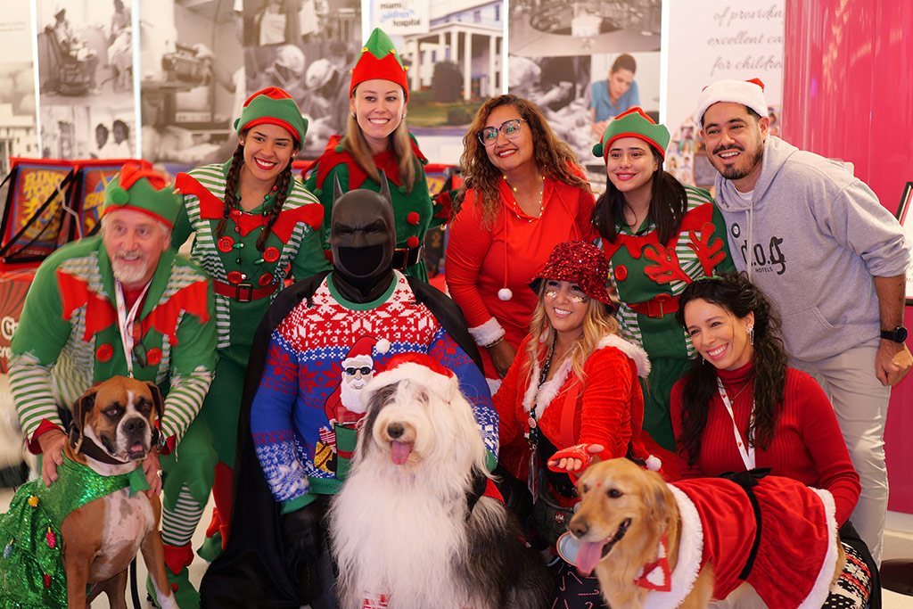 Santa Paws - Nicklaus Children's Hospital - Dec 18, 2024 | Alexandra Ramos Therapy Animals