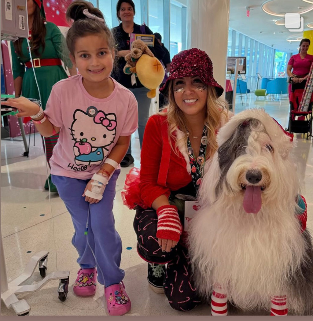 Santa Paws - Nicklaus Children's Hospital - Dec 18, 2024 | Alexandra Ramos Therapy Animals