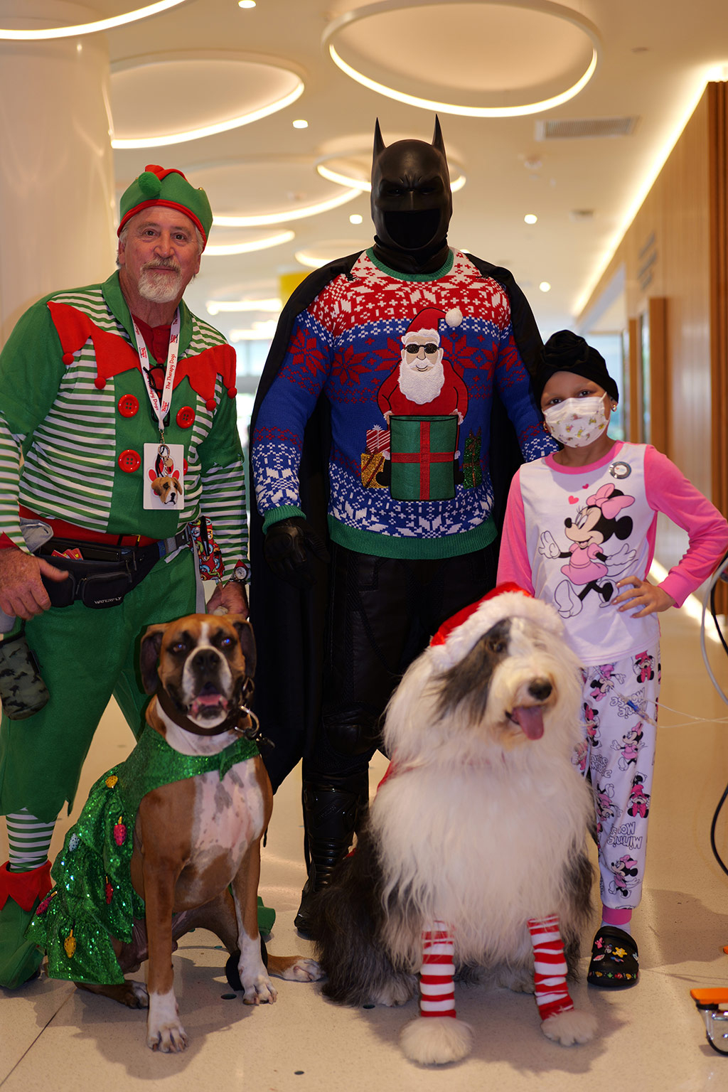 Santa Paws - Nicklaus Children's Hospital - Dec 18, 2024 | Alexandra Ramos Therapy Animals
