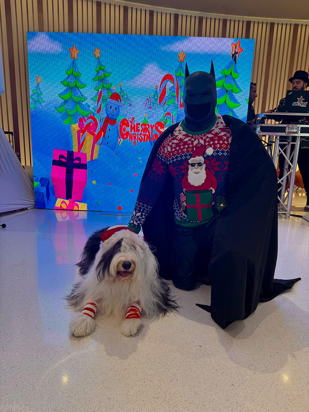 Santa Paws - Nicklaus Children's Hospital - Dec 18, 2024 | Alexandra Ramos Therapy Animals