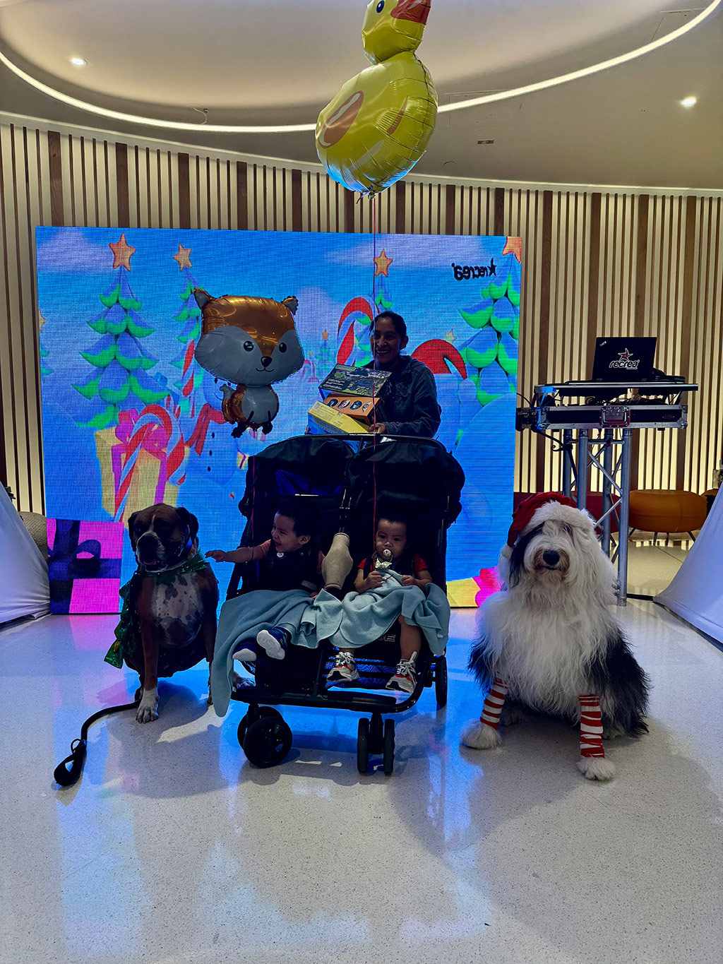 Santa Paws - Nicklaus Children's Hospital - Dec 18, 2024 | Alexandra Ramos Therapy Animals