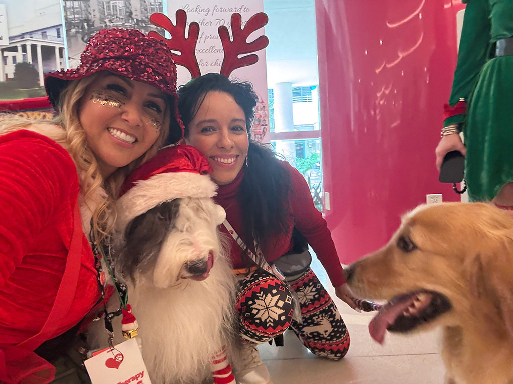 Santa Paws - Nicklaus Children's Hospital - Dec 18, 2024 | Alexandra Ramos Therapy Animals