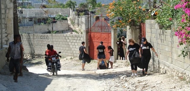 Haiti | Ale Ramos Therapy Animals