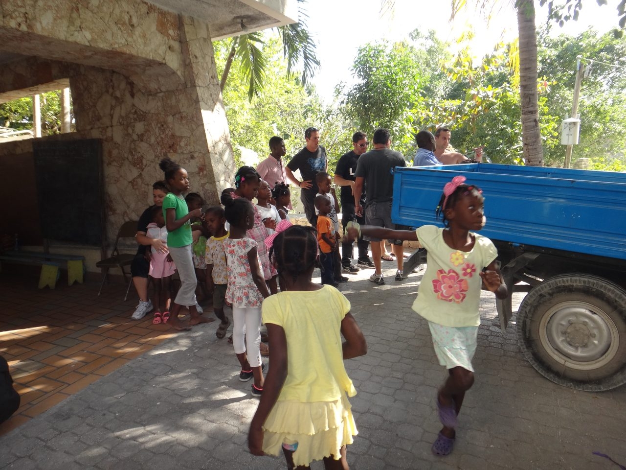 Haiti | Ale Ramos Therapy Animals