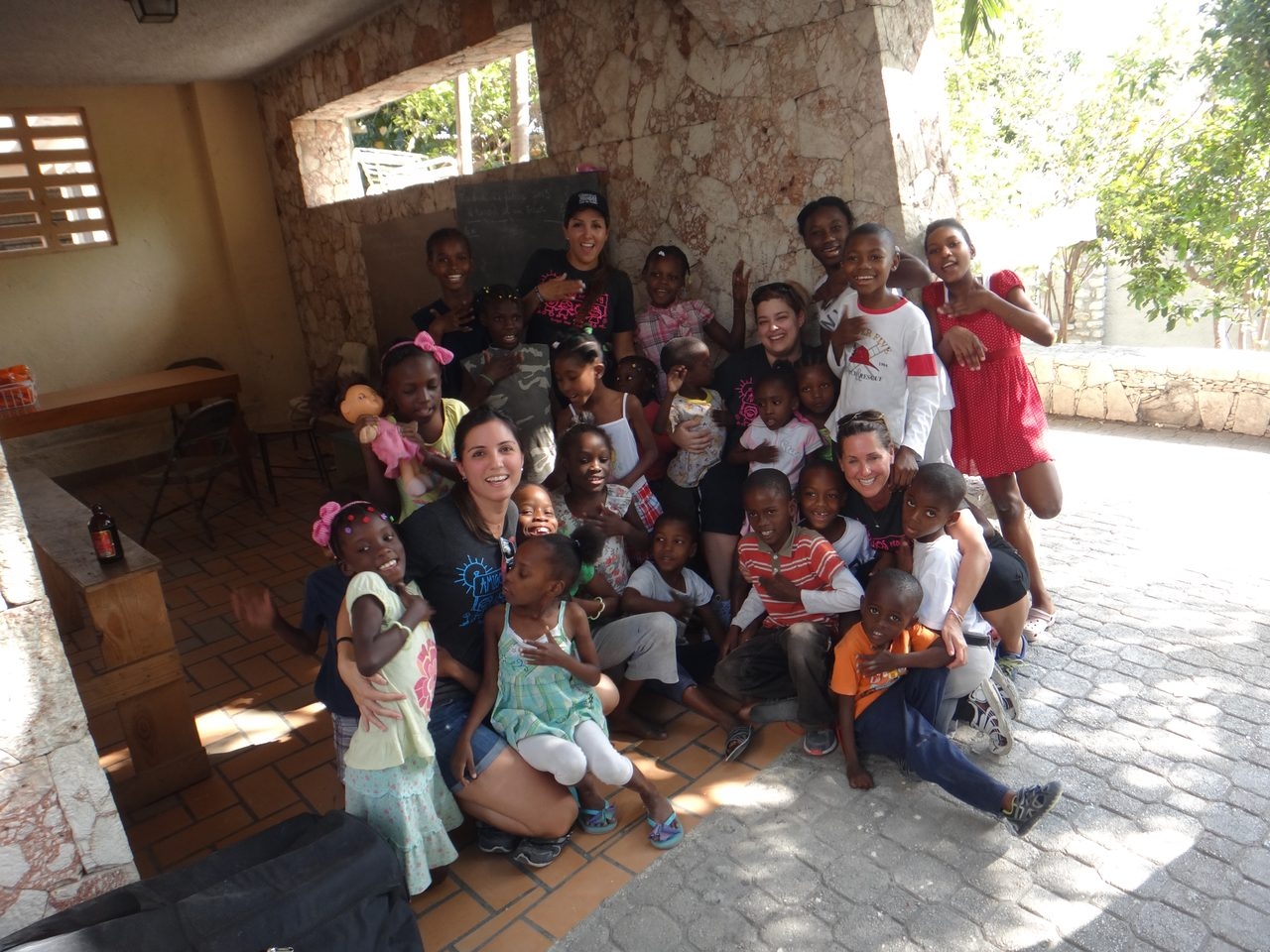 Haiti | Ale Ramos Therapy Animals