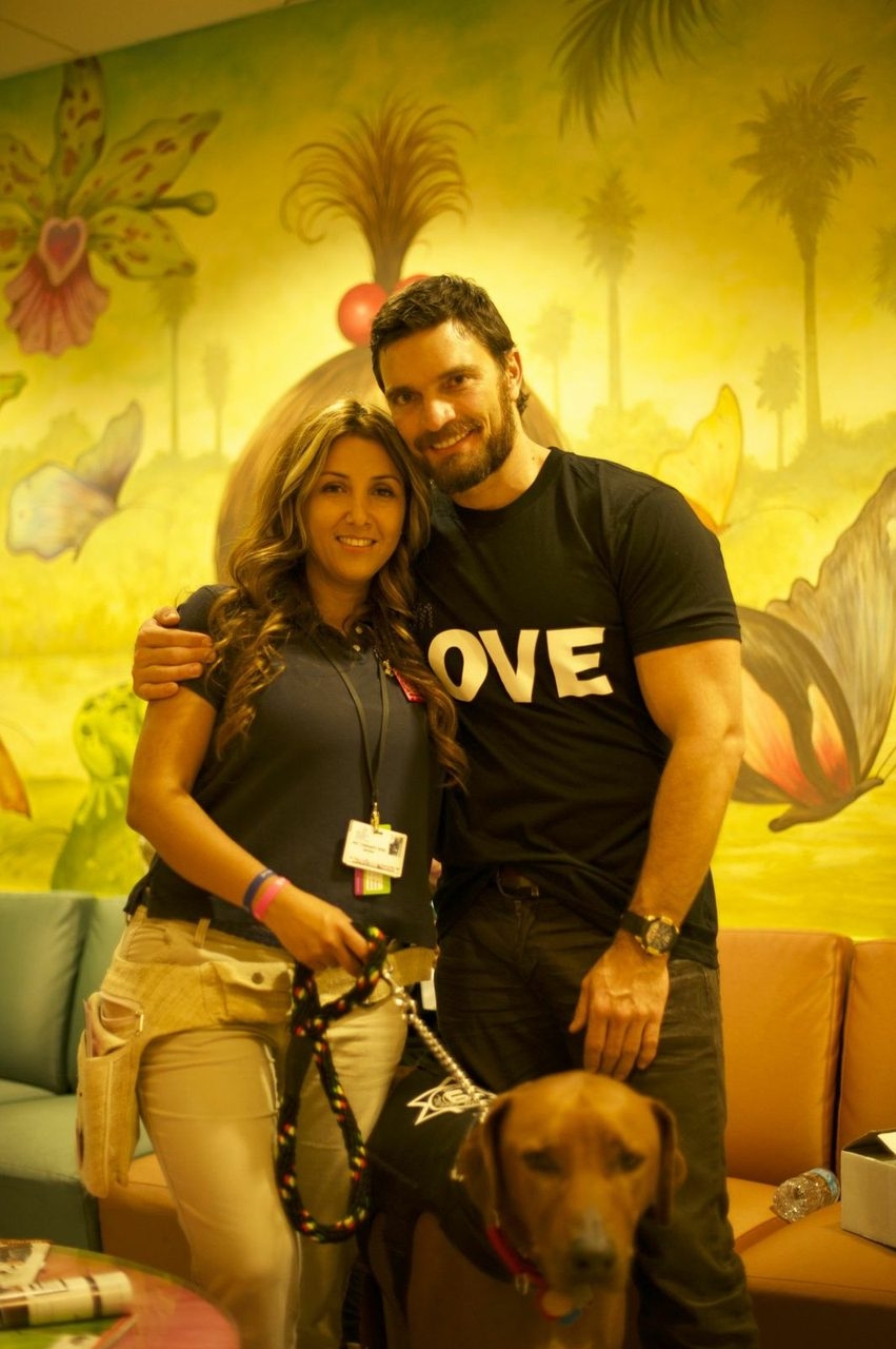 Visit at Miami Children’s Hospital by Julian Gil (Univision) | Ale Ramos Therapy Animals