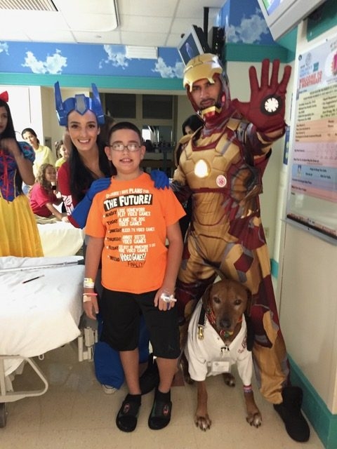 Halloween at Nicklaus Children’s Hospital by Radio Lollipop | Ale Ramos Therapy Animals