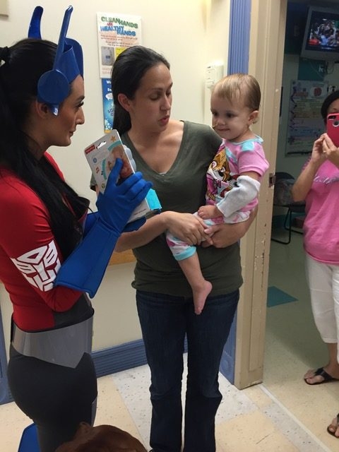Halloween at Nicklaus Children’s Hospital by Radio Lollipop | Ale Ramos Therapy Animals