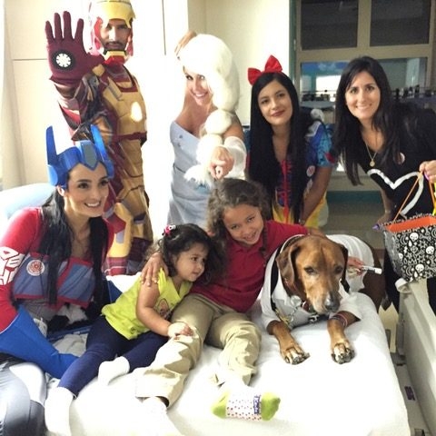 Halloween at Nicklaus Children’s Hospital by Radio Lollipop | Ale Ramos Therapy Animals