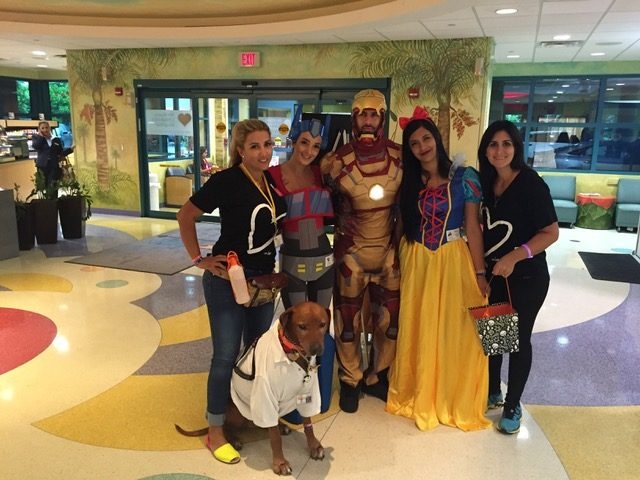 Halloween at Nicklaus Children’s Hospital by Radio Lollipop | Ale Ramos Therapy Animals