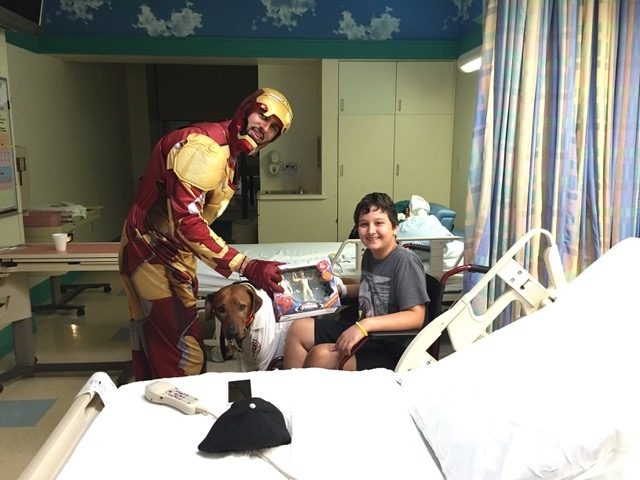 Halloween at Nicklaus Children’s Hospital by Radio Lollipop | Ale Ramos Therapy Animals