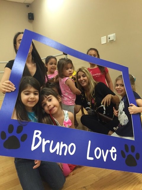 Visit at Summer Camp at Preforming Arts | Ale Ramos Therapy Animals