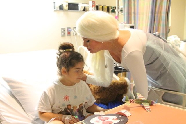 Visit Miami Children Hospital by Radio Lollipop Host Christian De La Campa | Ale Ramos Therapy Animals