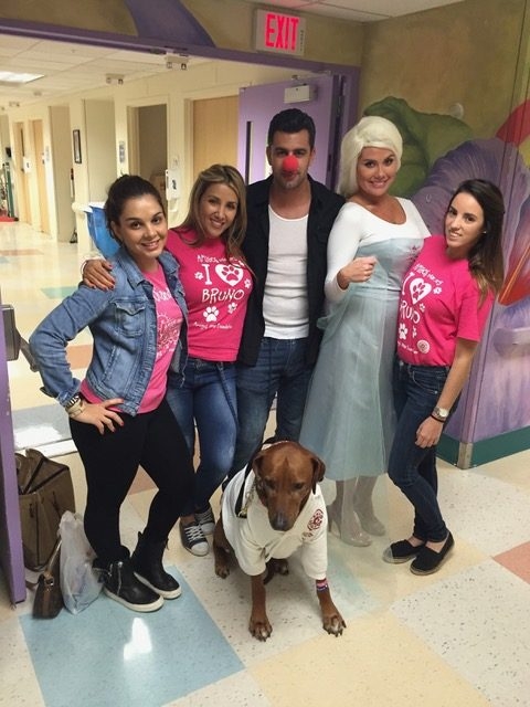 Visit Miami Children Hospital by Radio Lollipop Host Christian De La Campa | Ale Ramos Therapy Animals