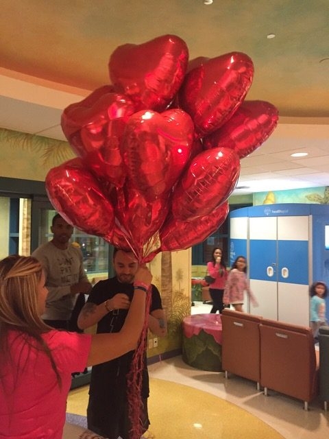Visit Miami Children Hospital by Radio Lollipop Host Christian De La Campa | Ale Ramos Therapy Animals