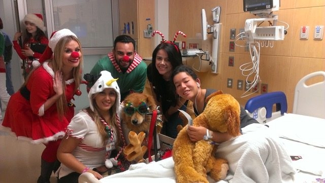 Christmas Celebration at Nicklaus Children Hospital | Ale Ramos Therapy Animals
