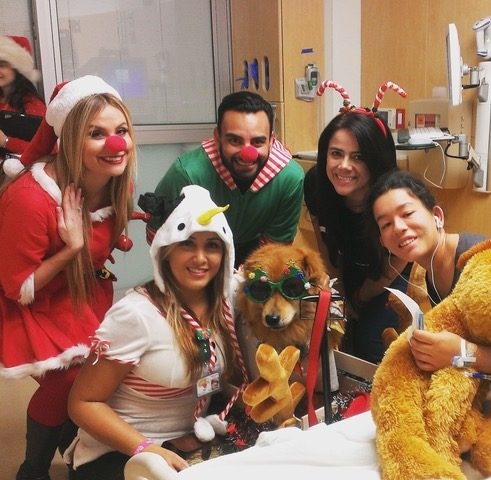 Christmas Celebration at Nicklaus Children Hospital | Ale Ramos Therapy Animals