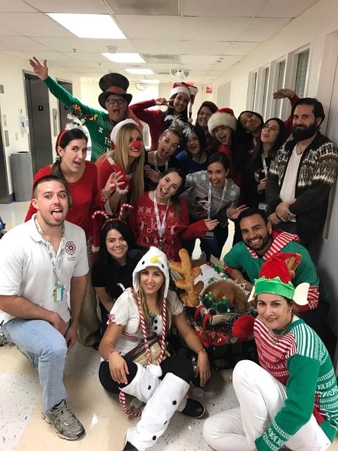 Christmas Celebration at Nicklaus Children Hospital | Ale Ramos Therapy Animals