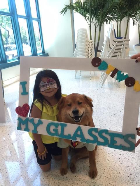 Great Glasses Play Day at Nicklaus Children Hospital | Ale Ramos Therapy Animals