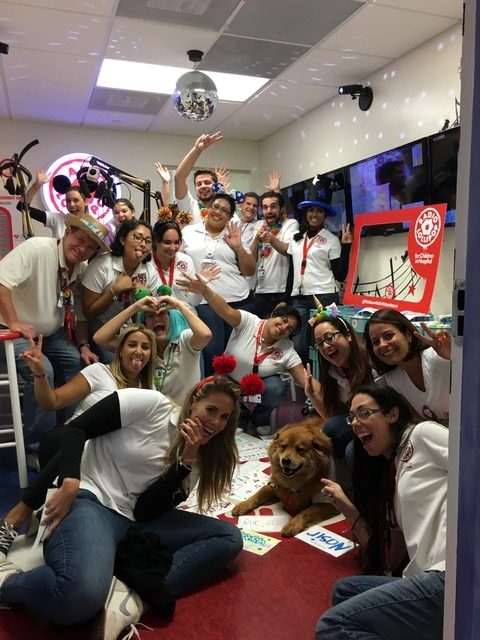 Visiting Nicklaus Children Hospital by Radio Lollipop | Ale Ramos Therapy Animals