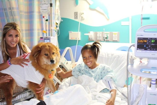 Visiting Nicklaus Children Hospital by Radio Lollipop | Ale Ramos Therapy Animals