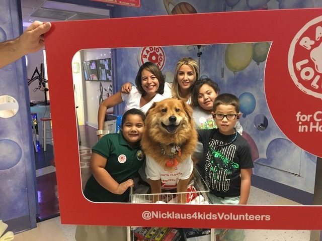 Visiting Nicklaus Children Hospital by Radio Lollipop | Ale Ramos Therapy Animals