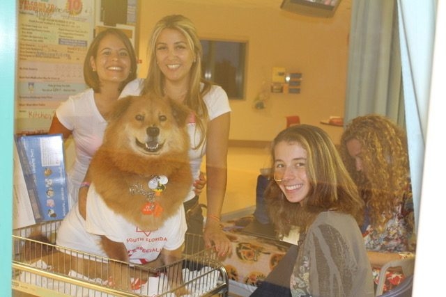 Visiting Nicklaus Children Hospital by Radio Lollipop | Ale Ramos Therapy Animals