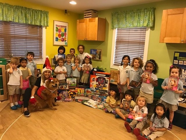 Zeus Visiting The Kids at Montessori School Christmas Time | Ale Ramos Therapy Animals
