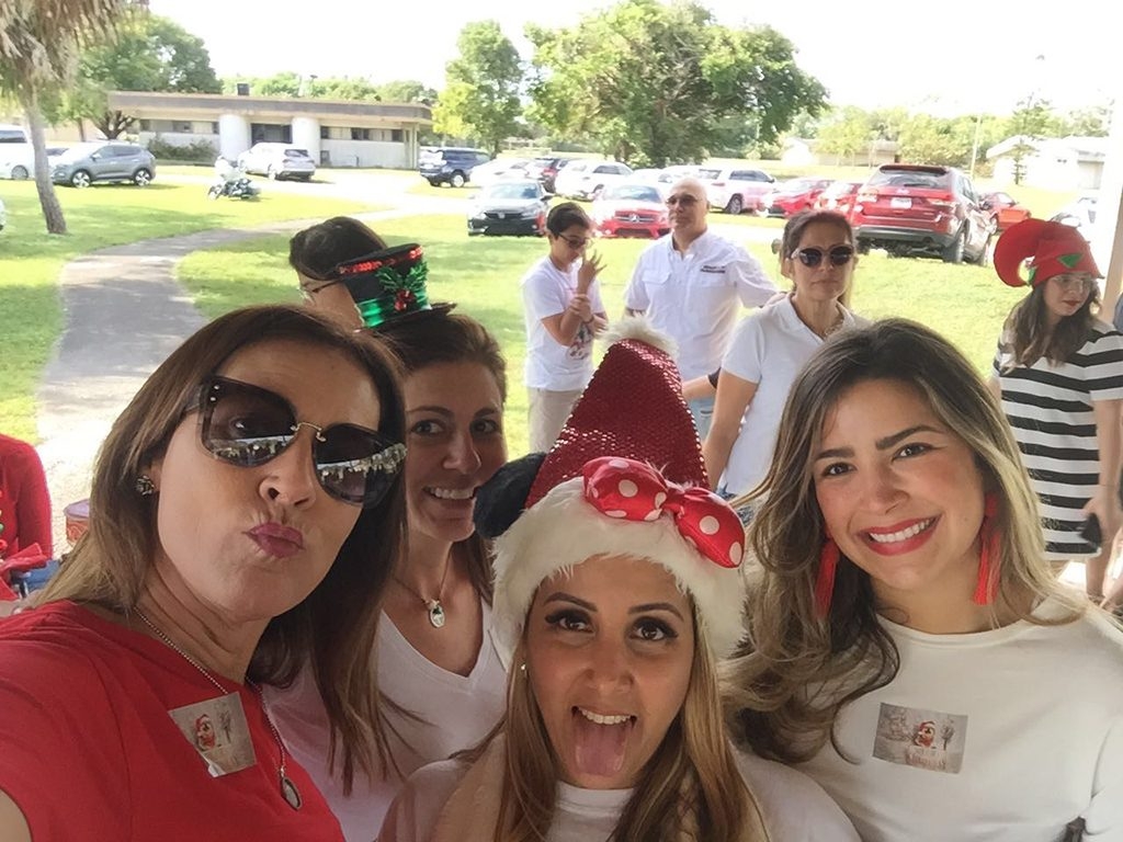 Christmas - Nochebuena at His House | Ale Ramos Therapy Animals