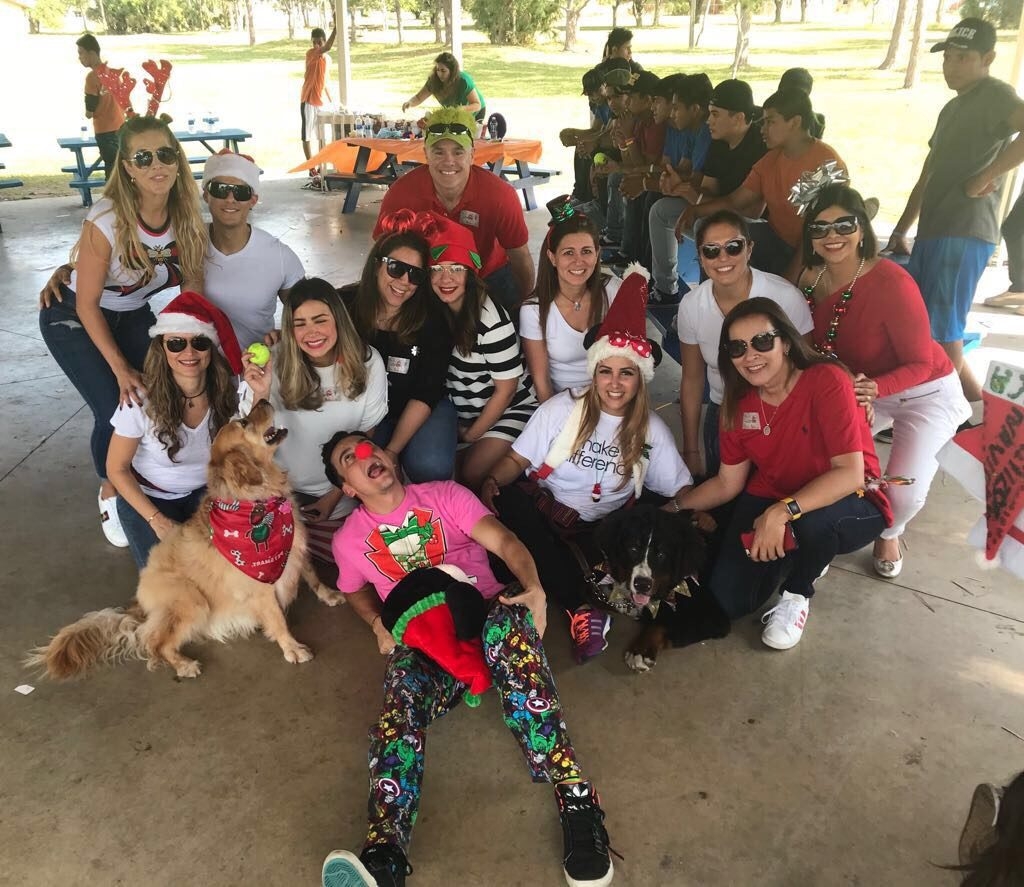 Christmas - Nochebuena at His House | Ale Ramos Therapy Animals