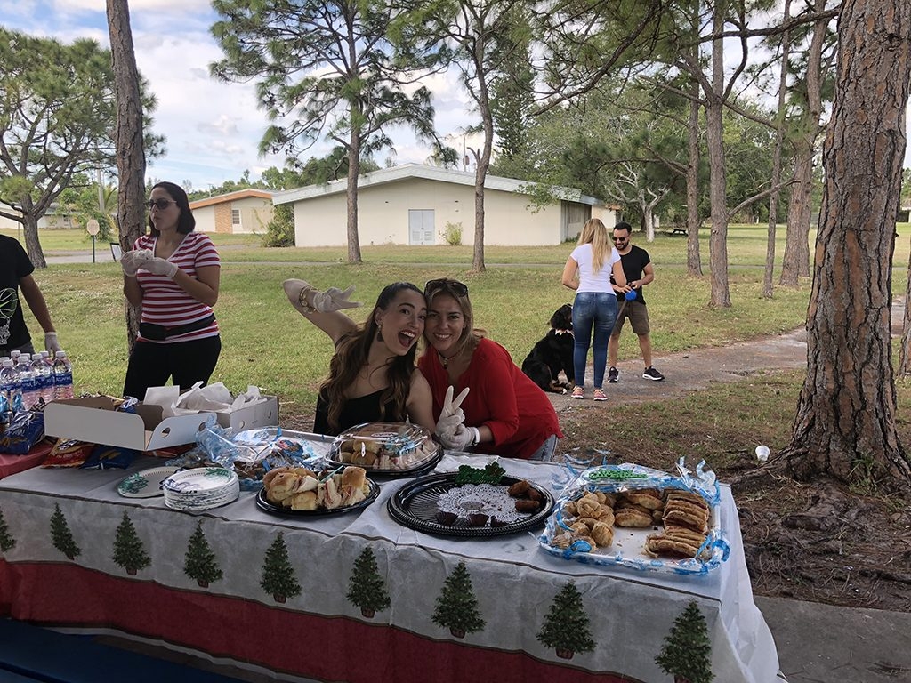 Christmas - Nochebuena at His House | Ale Ramos Therapy Animals