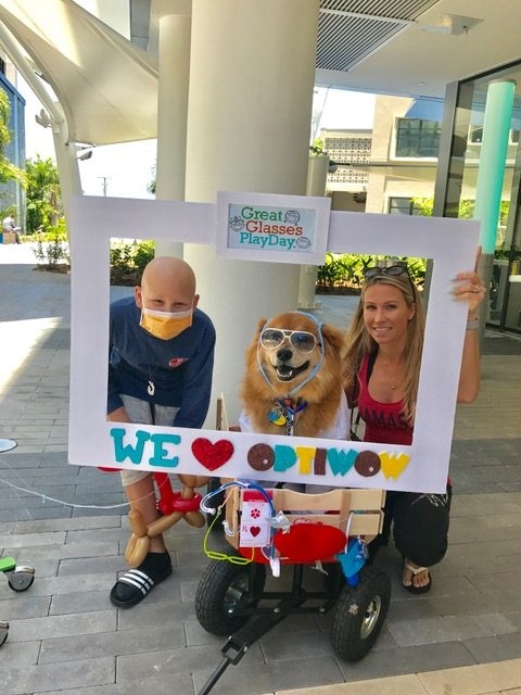 Great Glasses Play Day by Nicklaus Children’s Hospital | Ale Ramos Therapy Animals