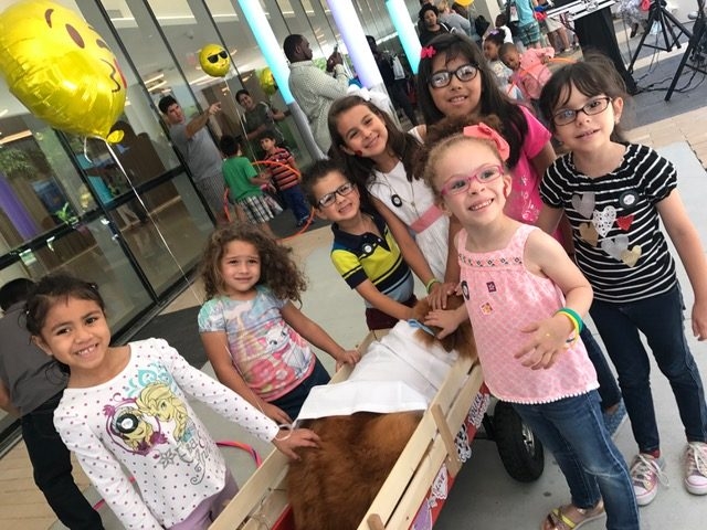 Great Glasses Play Day by Nicklaus Children’s Hospital | Ale Ramos Therapy Animals