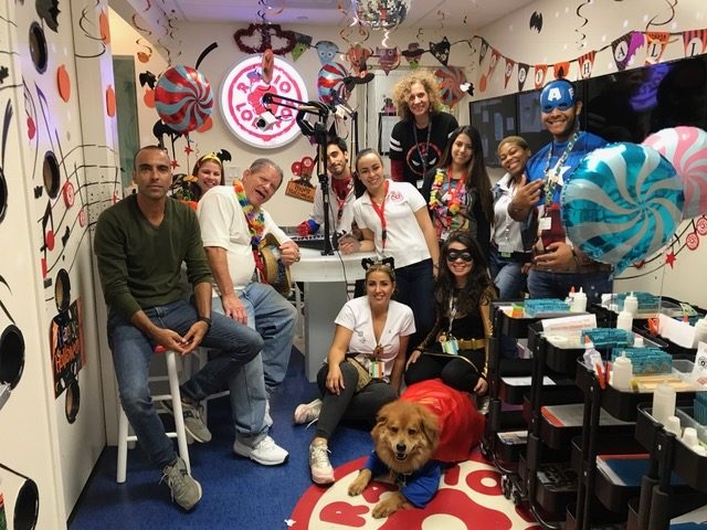 Halloween by Radio Lollipop (Nicklaus Children Hospital) | Ale Ramos Therapy Animals