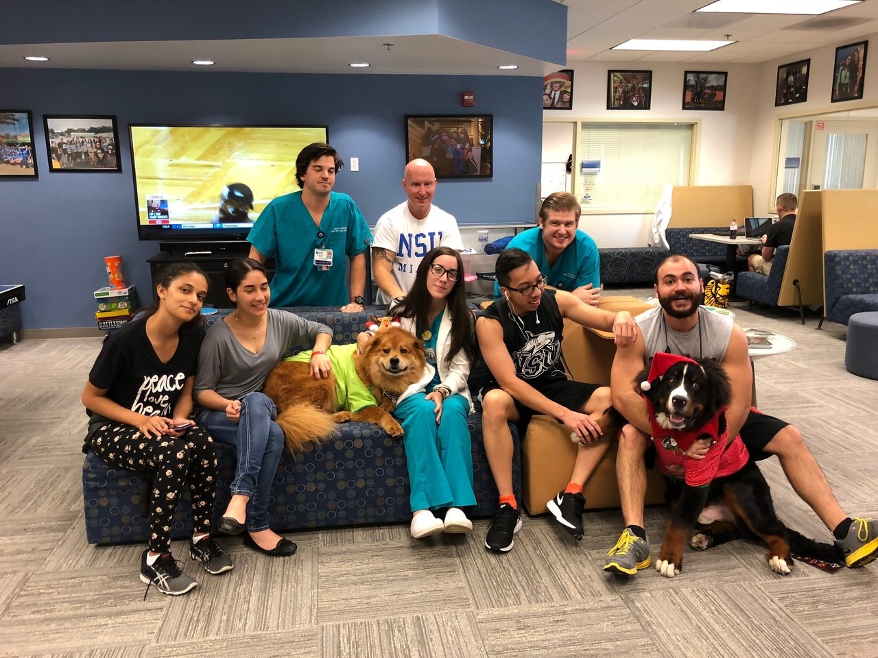 Nova Southeastern University Visit | Ale Ramos Therapy Animals