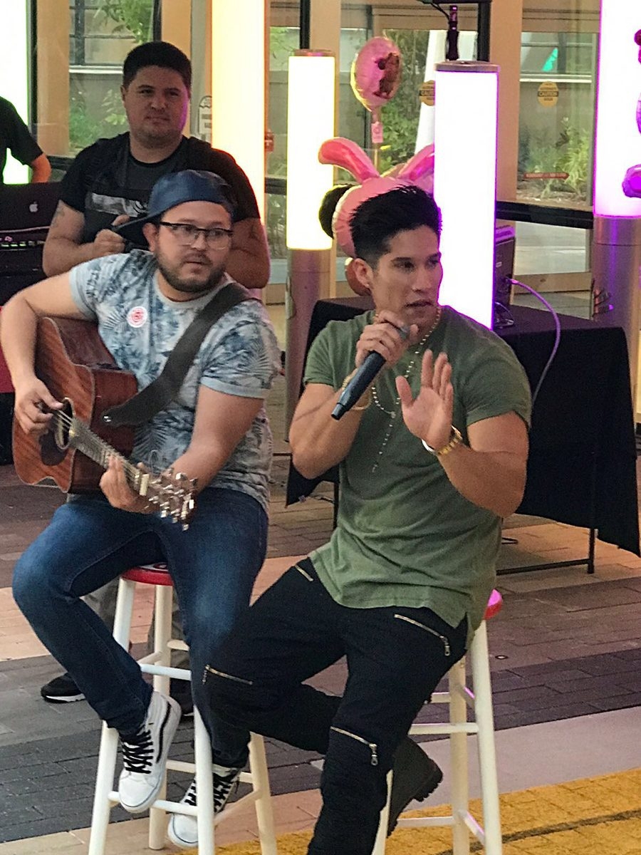 Radio Lollipop Birthday - Host Chino | Ale Ramos Therapy Animals