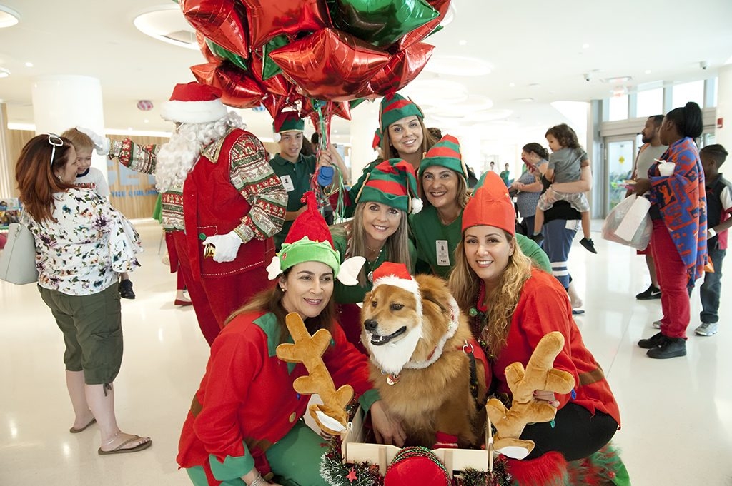 Santa Paws Event at Nicklaus Children’s Hospital | Ale Ramos Therapy Animals