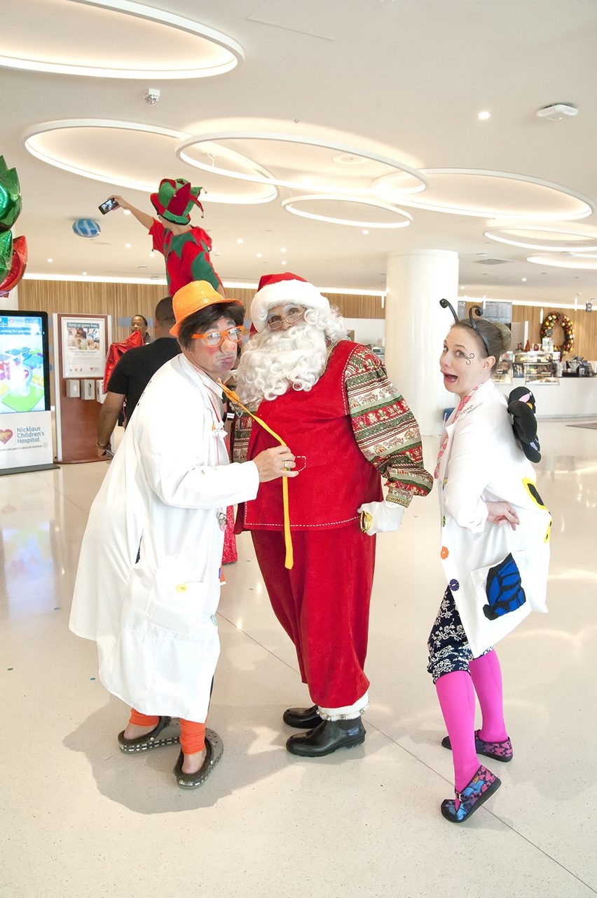 Santa Paws Event at Nicklaus Children’s Hospital | Ale Ramos Therapy Animals