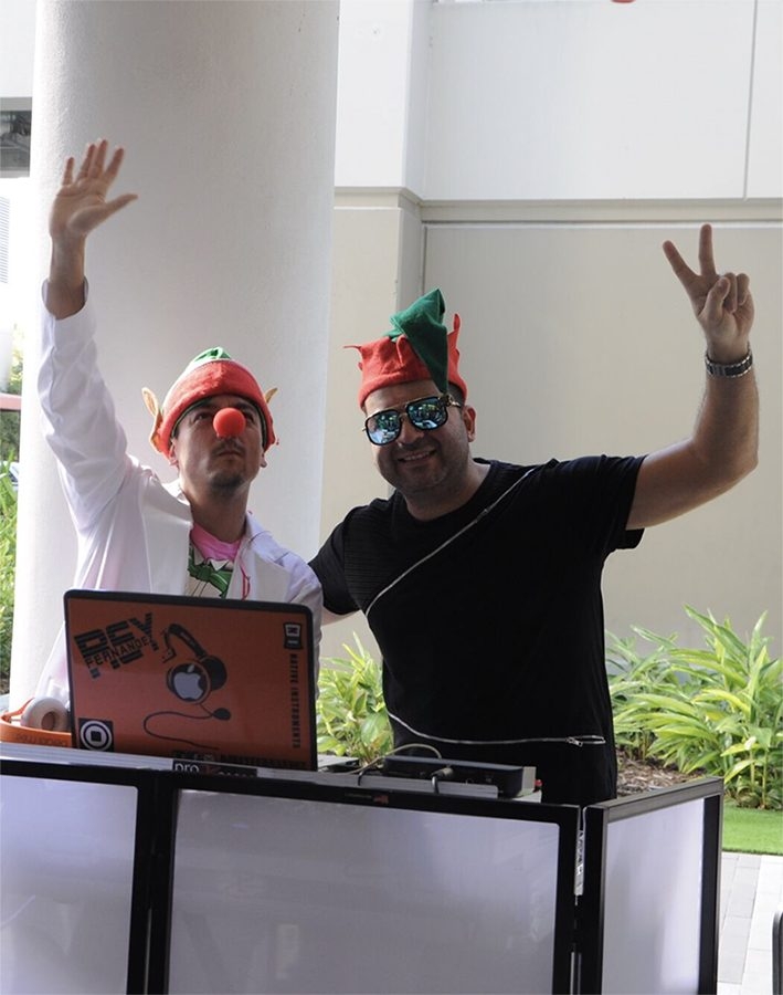 Santa Paws Event at Nicklaus Children’s Hospital | Ale Ramos Therapy Animals