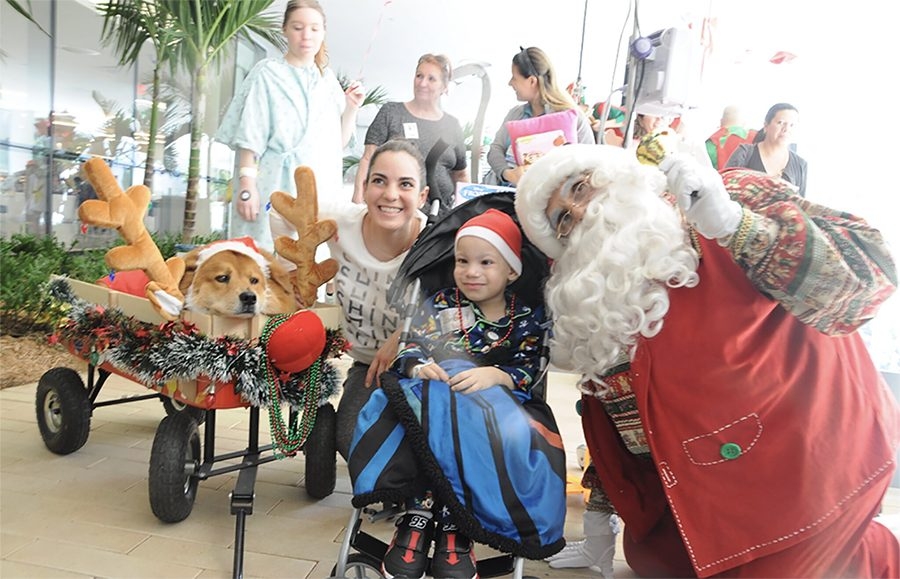 Santa Paws Event at Nicklaus Children’s Hospital | Ale Ramos Therapy Animals