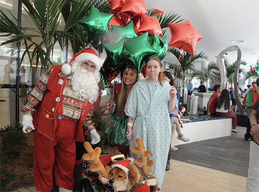 Santa Paws Event at Nicklaus Children’s Hospital | Ale Ramos Therapy Animals