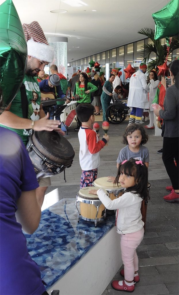 Santa Paws Event at Nicklaus Children’s Hospital | Ale Ramos Therapy Animals