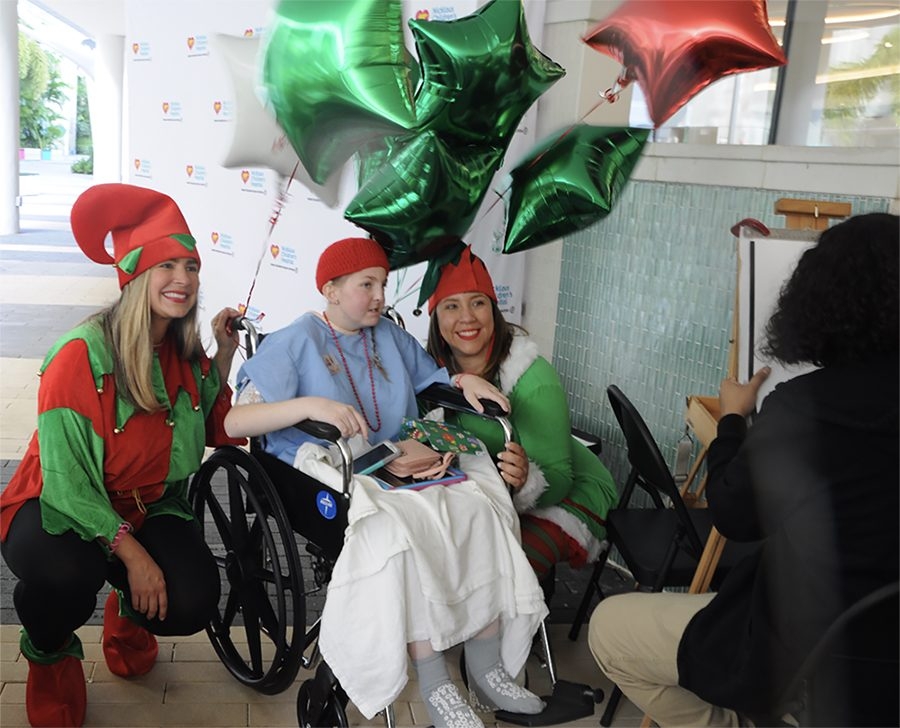Santa Paws Event at Nicklaus Children’s Hospital | Ale Ramos Therapy Animals