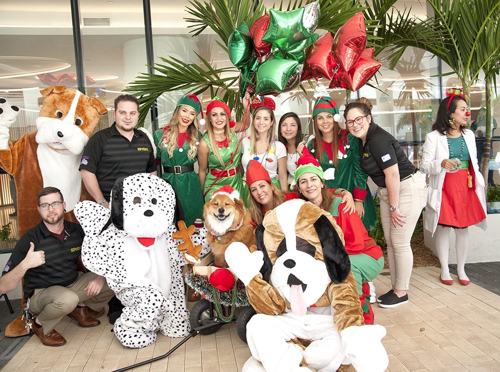 Santa Paws Event at Nicklaus Children’s Hospital | Ale Ramos Therapy Animals