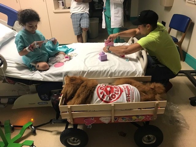 Visit at Nicklaus Children’s Hospital by Radio Lollipop | Ale Ramos Therapy Animals