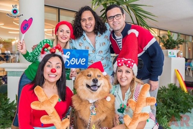 Annual Christmas Oncology Celebration by Family Esko at Nicklaus Children’s Hospital | Ale Ramos Therapy Animals